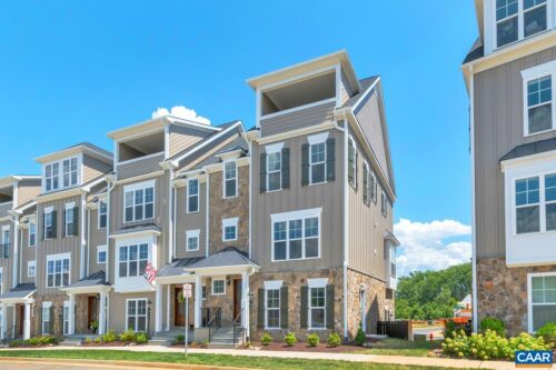10 Rowcross St, Crozet VA 22932